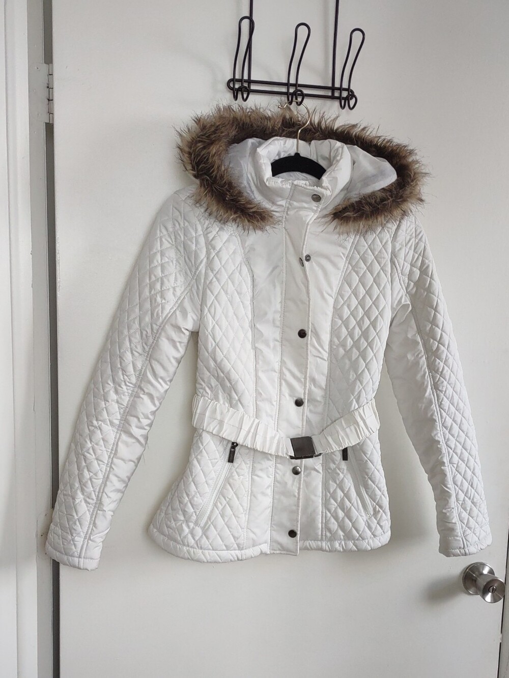 New Look White Quilted Hooded Puffer with Faux Fur Trim